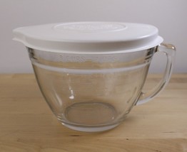 Vtg The Pampered Chef 2 Quart Glass Measuring Cup Mixing Batter Bowl with Lid - £17.40 GBP