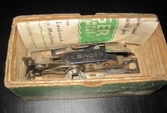 SINGER BUTTONHOLE ATTACHMENT No.121795 c/w Original Box - $18.99