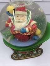 CHRISTMAS SANTA CLAUS SNOW GLOBE WIND UP Plays Music.Santa Claus Is Comi... - $6.88