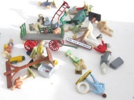 ASSORTED- 0/027 SCALE FIGURES &amp; ACCESSORIES - PLASTIC -  GOOD MIX- HB14 - $13.21