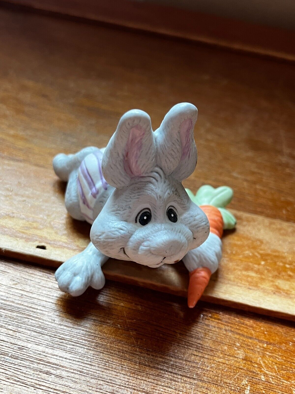 Enesco Cute Whimsical Light Gray Bunny Rabbit Holding Carrot Spring Easter Ceram - $11.29