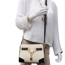 New Adrienne Vittadini Chain &amp; Lock Detail Crossbody Purse - $984.91 MXN