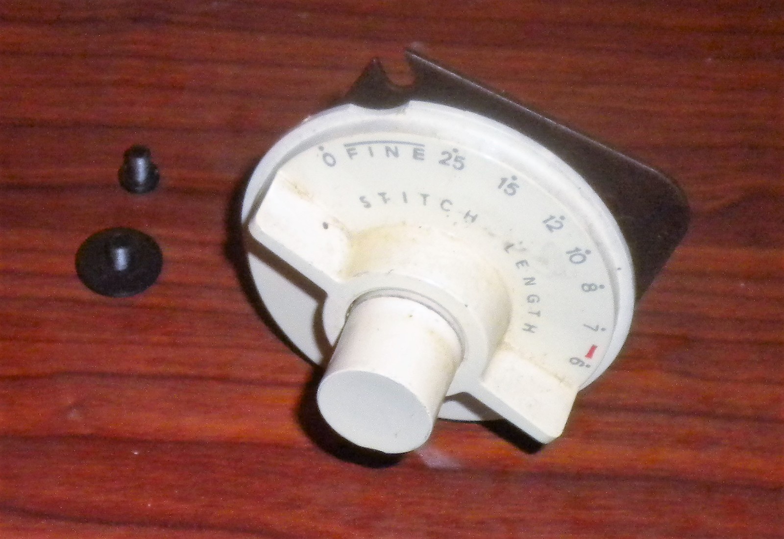 Singer 533 Stylist Apollo Button Hole & Feed Regulator Assembly - $15.00