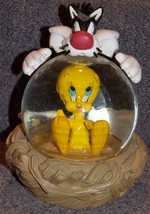 1995 Warner Bros Looney Tunes Sylvester &amp; Tweety Bird Large Snow Globe - $54.99