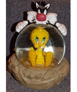 1995 Warner Bros Looney Tunes Sylvester &amp; Tweety Bird Large Snow Globe - £43.57 GBP