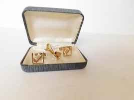 Pair of gold tone roller design cuff links with matching tie clip set - £7.18 GBP