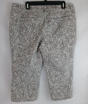 Christopher Banks Petite Women&#39;s Denim Capri Jeans With Floral Leaf Desi... - $14.50