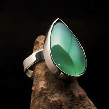 Pear shaped Sterling Silver Artwork Ring with green Agate Cabochon Size 9 - £55.94 GBP