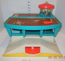 Fisher Price #996 Play Family Airport Vintage 1972 Little People *Building Only* - £56.94 GBP