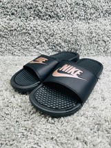 Womens Nike Benassi Size 7 Black Rose Gold Rubber Just Do It Slide Sandals - £15.71 GBP