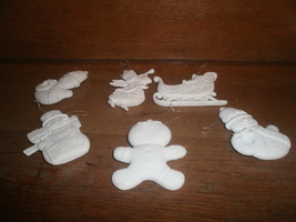 6  White Plastic  Christmas Ornaments , Snowman , Sleigh  Angel  Gingerb... - $4.10 CAD
