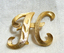 Vintage Manselle Textured Gold Toned Initial H Pin 15-l - $460.95 MXN