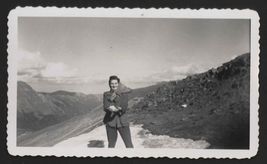 SNAPSHOT from ALBUM * August 1950 ESTES PARK Colo. Lady Letha hands full... - $8.50