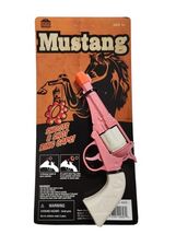 Mustang Metal Western Revolver for girls 8 Shot Ring Cap Gun Made in Italy - $342.29 MXN
