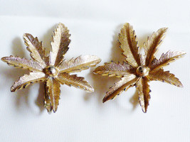 Vintage Sarah Coventry Cov Leaf Flower Clip On Earrings Signed - £23.74 GBP