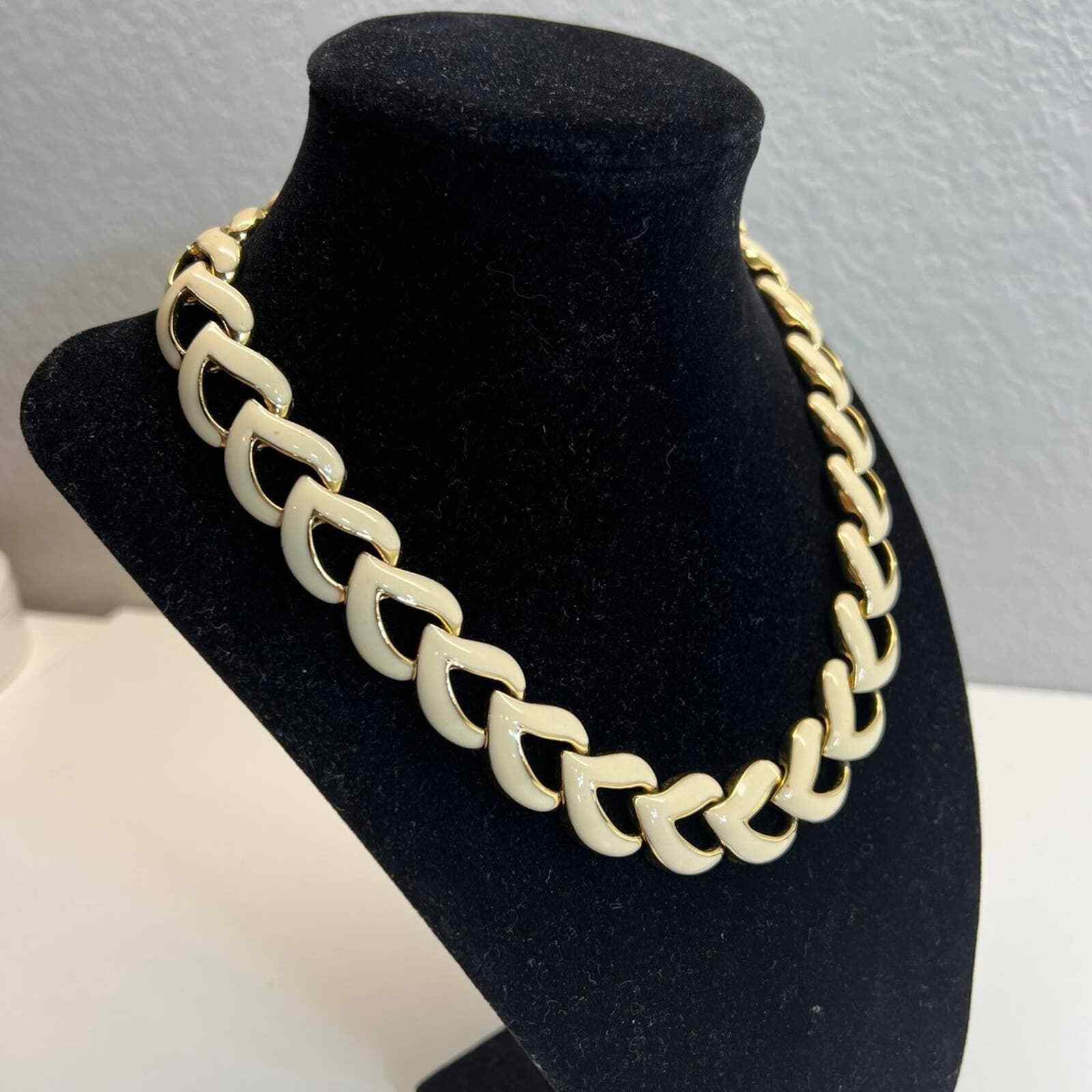Necklace Costume Jewelry Chain Cream Enamel Gold Plated Statement 1980s Vintage Item image 4