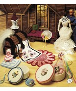 Annies Attic Barbie Doll Furniture DayBed Trunk Bride Mannequin Crochet ... - €12,05 EUR