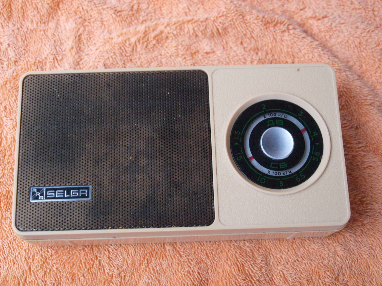 VINTAGE RARE SOVIET RUSSIAN USSR PORTABLE LW AM RADIO SELGA 405 GREY COLOR - $27.50