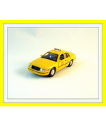 1999 FORD CROWN VICTORIA ,WELLY 1/34 YELLOW DIECAST CAR COLLECTOR'S MODE... - €21,55 EUR