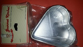 Vintage Gourmet Kitchen 4 Heart aluminium Jello Cake Tart Pastry mold New - $7.91