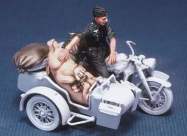 1/35 Resin Model Kit German motorcycle rider with a pig no moto WW2 Unpainted - $15.28