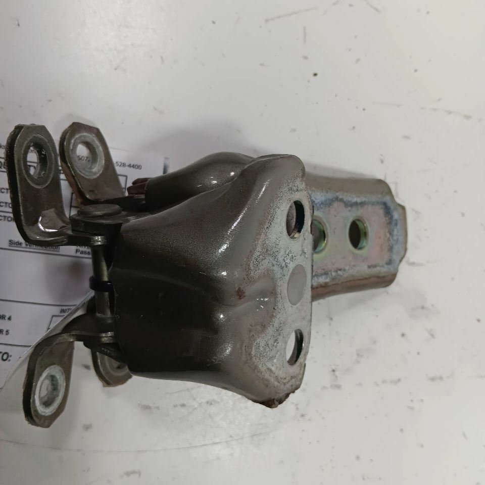 Subaru Outback Legacy Door Hinge Set Right Rear Passenger  2018 2017 201... - $44.94