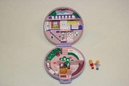 Polly Pocket Vintage Bluebird 1989 Polly's Flat Purple Compact with Two Figures - $37.61
