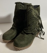 Women&#39;s Size 5 Green Faux Suede Ankle Boots, Cutout Lace w Tassels, Side Zip NEW - £17.54 GBP