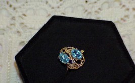 14K 2.00Ct 2 Oval Blue Topaz Ring Leaf Gallery Yellow Gold Size 7 Vintage Lovely - £337.93 GBP