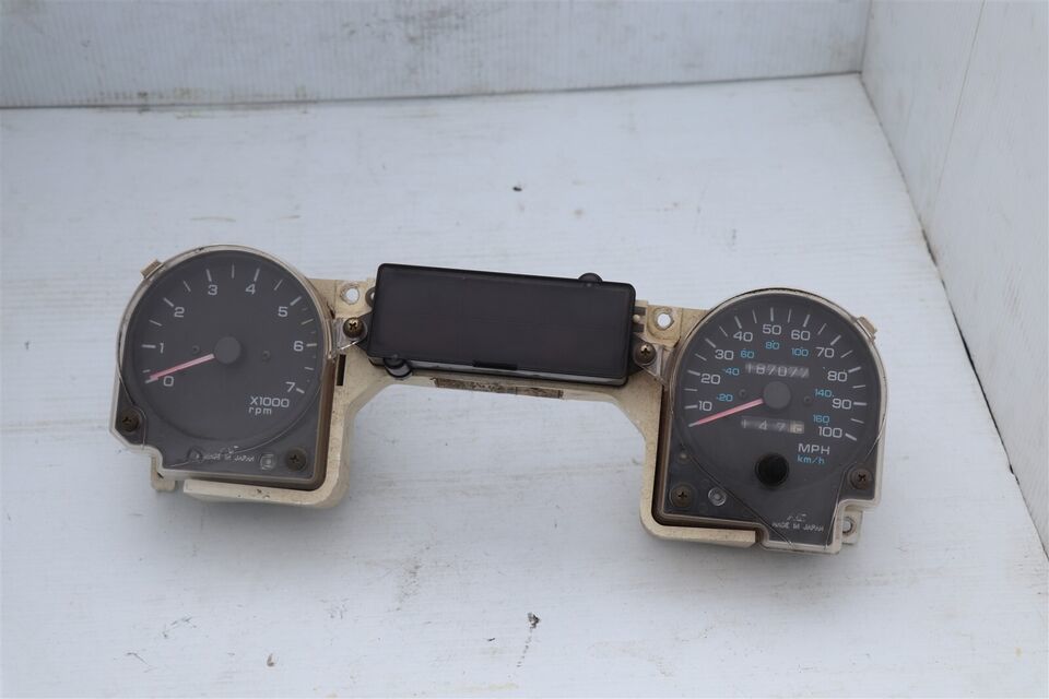 9295 Jeep Wrangler YJ Speedometer Instrument Gauge Cluster w/ Tach