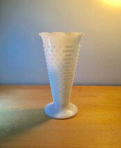 Vintage 70s Anchor Hocking hobnail footed flower vase