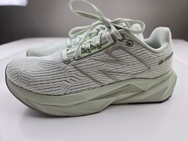 New Balance Women&#39;s Fuelcell Propel V5, sz 8 B - $58.22