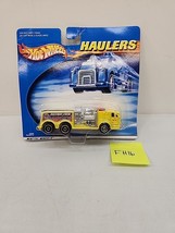 Authentic 2000 Hot Wheels Haulers Raceway Crew Crash Response Yellow Fire Truck - £9.90 GBP