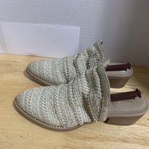 Very Volatile  Los angels Women Woven Leather beige slides mules shoes sz 8 - $441.02 MXN