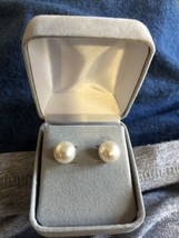 VINTAGE PEARL POST EARRINGS 9MM Stud Earrings In White Gift Box - £9.46 GBP