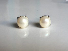 AAA quality natural  pearl stud in 925 sterling silver - £62.25 GBP