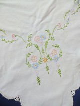 Vtg Hand Embroidery Square Tablecloth Scalloped Crochet Hem Floral - £11.97 GBP