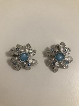 Vintage Judy Lee Silver Tone Blue Center Flower Clip On Earrings Signed - £14.18 GBP