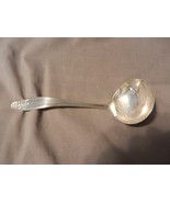 Vintage Wm. A Rogers &amp; Sons Gravy Soup Ladle, Floral Pattern (M) - £30.17 GBP