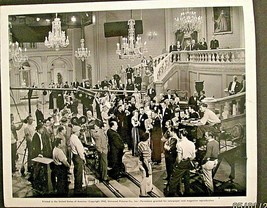 ALFRED HITCHCOCK: (SUSPICION) ORIG,1941 ON THE SET DIRECTING PHOTO (CLAS... - £237.10 GBP