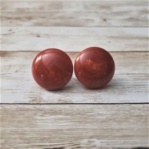 Vintage Screw On Earrings Red Tones Circle 1&quot; - £9.43 GBP