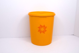 Vintage Tupperware Canister Yellow #807-1 w/ Lid 7&quot; Tall - £7.90 GBP