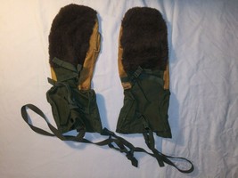 M 1965 Extreme Cold Weather Army Mittens Medium Shell Only No Liner 100% Wool - £19.52 GBP