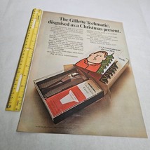 Gillette Techmatic Disguised as a Christmas Present Razor Vintage Print Ad 1967 - £7.97 GBP