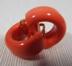 Vintage Bakelite 1 1/8&quot; Hoop Clip Earrings Simichrome Tested Pink/Salmon/Shrimp - £68.35 GBP