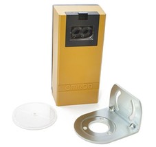Omron E3K-R10K4-NR 40ft PhotoCell Sensor Industrial Exterior Photoelectr... - £159.00 GBP