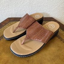 Rockport womens Thong sandals Woven leather upper Size 5 Camel Tan - $26.53