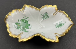 Herend Porcelain Green &amp; Gold Chinese Bouquet 5 3/4&quot; Leaf Shaped Dish #7724/AV - £66.98 GBP