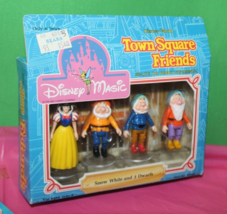 Disney Magic Town Square Friends Snow White And Three Dwarfs Figurines Sears - $565.19 MXN