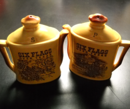 Six Flags Over Texas Salt and Pepper Shaker Set Plume Railroad Coffee Po... - £10.21 GBP